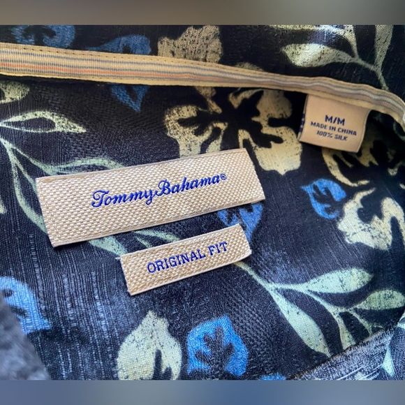 Tommy Bahama Set of Four Shirts 100% Silk Medium. - Picture 7 of 13